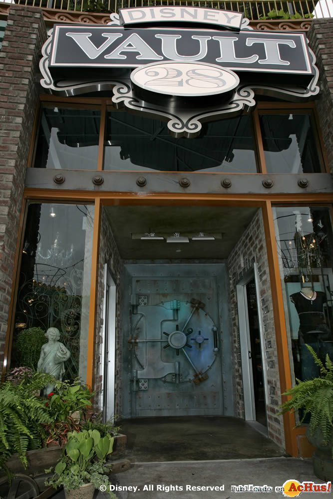 Imagen de Downtown Disney District  Disney Vault