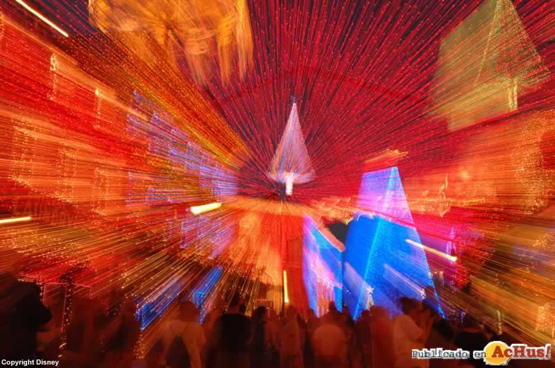 Imagen de Disney Hollywood Studios  Osborne Family Spectacle of Dancing Lights