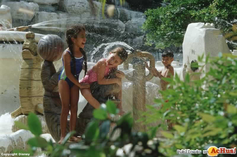 Imagen de Disney´s Typhoon Lagoon Water Park  Splash tacular