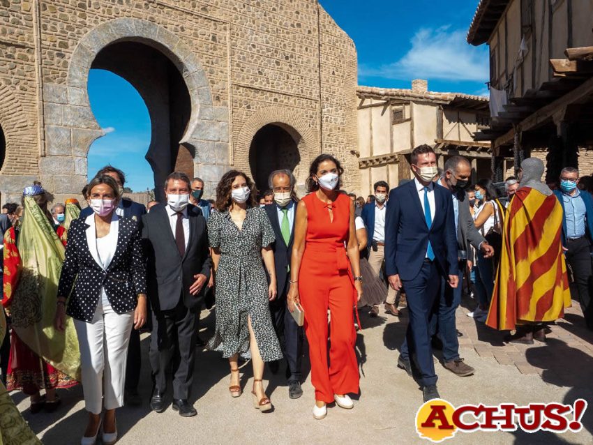 Puy du Fou España reúne a más de 300 personalidades de la cultura, la política y el mundo empresarial en su presentación oficial.
