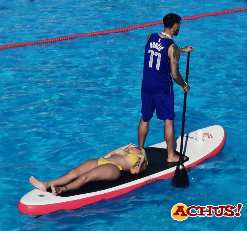 El famoso cantante Anuel elige Aqua Natura para disfrutar de su jornada de descanso en Benidorm
