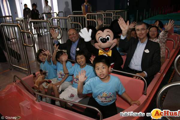 /public/fotos/DCF-Ceremony-1st-Boat-ride-05_small.jpg