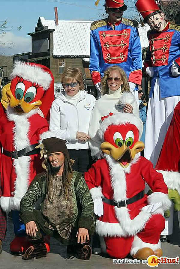/public/fotos/Laura-Valenzuela-y-Lara-Dibildos-Navidad-PortAventura.jpg