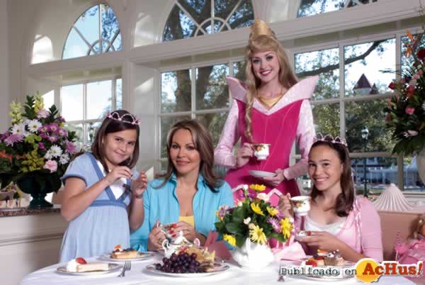 /public/fotos/Maria-Elena-Salinas_small.jpg