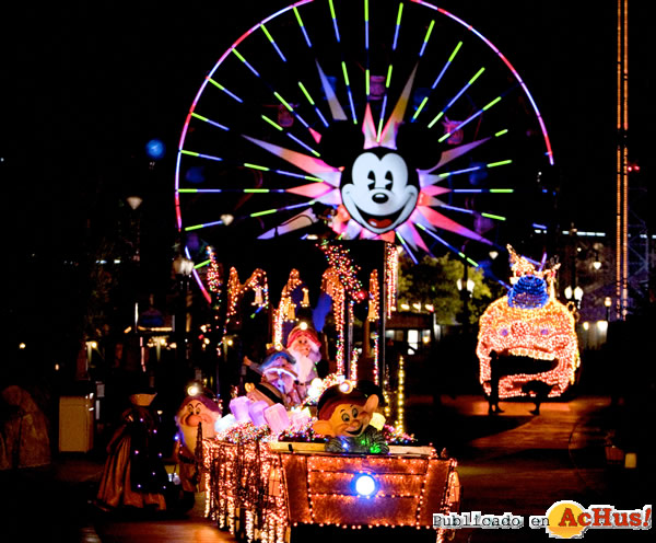 /public/fotos2/Disney-Electrical-Parade-04-16062009.jpg