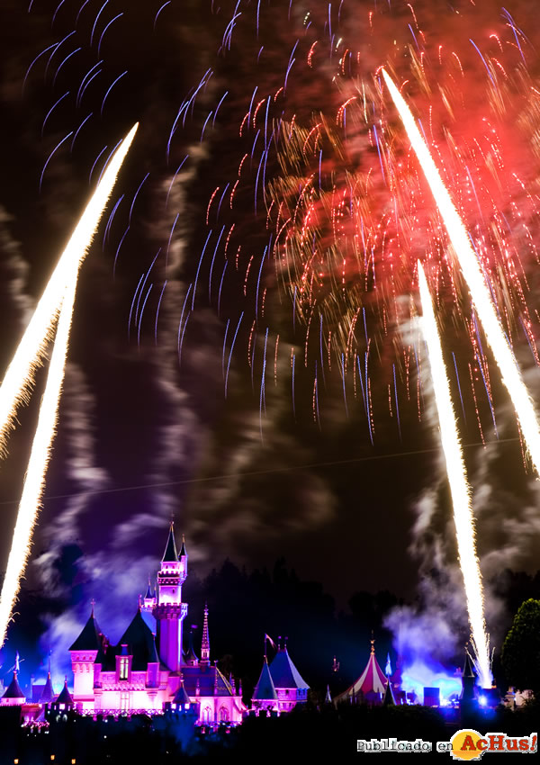 /public/fotos2/Disneyland-Fireworks-Show-01-11062009.jpg