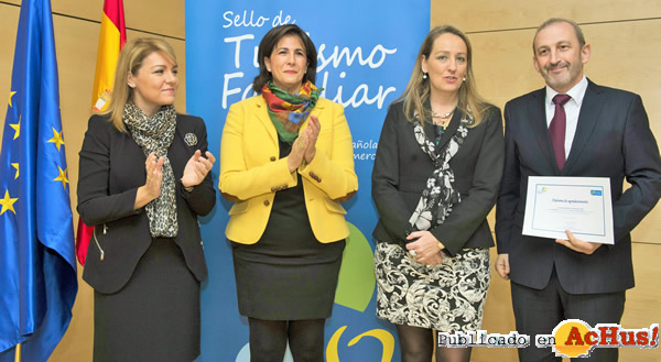 /public/fotos2/Entrega-diploma-Sendaviva-12022015.jpg