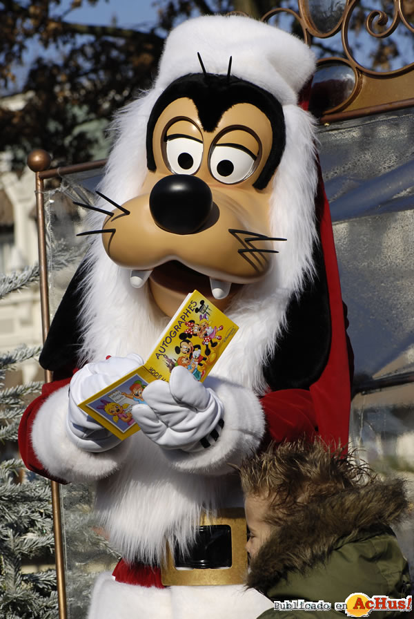 /public/fotos2/Goofy-Papa-Noel-12122010.jpg