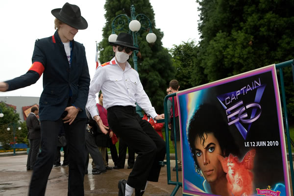 /public/fotos2/Les-fans-de-Michael-Jackson-21062010.jpg