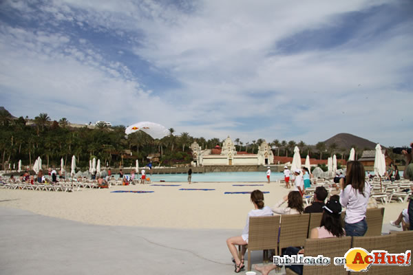 /public/fotos2/Salto-BASE-y-exhibicion-paramotor-en-Siam-Park.jpg