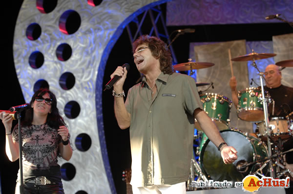 /public/fotos2/Starship-starring-Mickey-Thomas.jpg