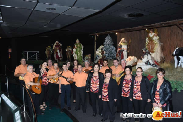 /public/fotos3/Loro-Parque-da-la-bienvenida-a-la-Navidad-07122016.jpg